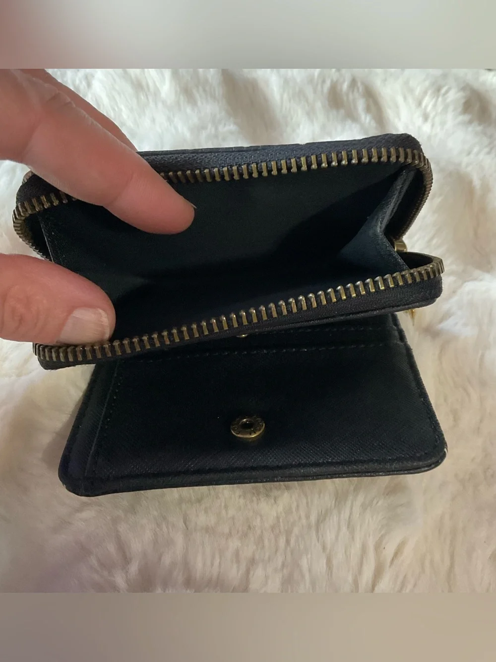 Fossil Logan zip-around bifold wallet, black & white dotted lines, gold hardware